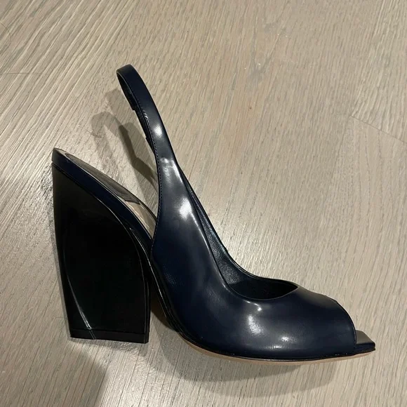Christian Dior with open-toe shoes, blue navy leather with black leather heels - Picture 8 of 9